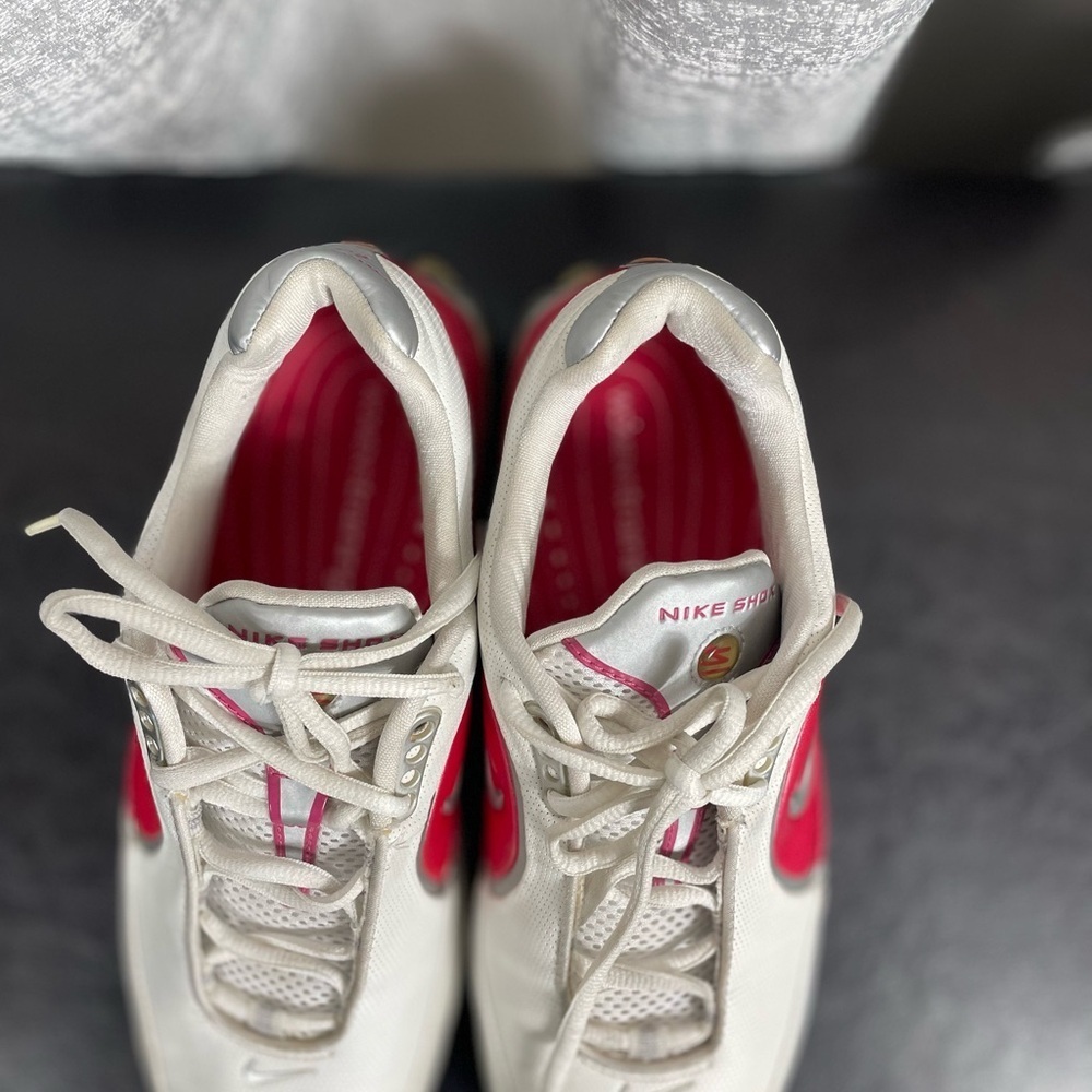 Nike Shox R4 Women’s Training Shoes – White/Red/Silver size 9.5 - Picture 2 of 8